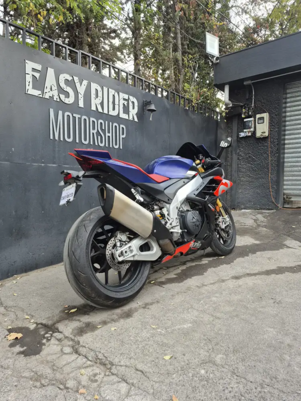 RSV4 FACTORY usada Santiago vista trasera