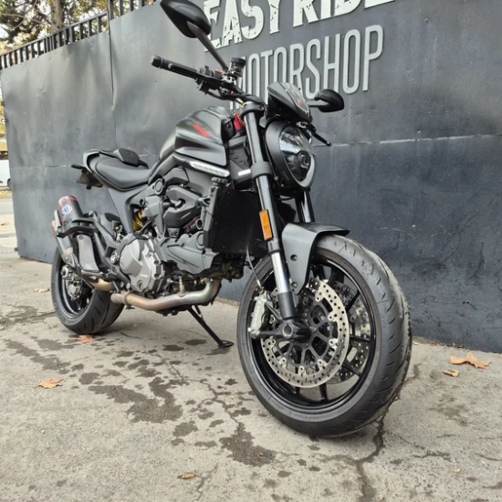 MONSTER PLUS usada Santiago frontal tres cuartos