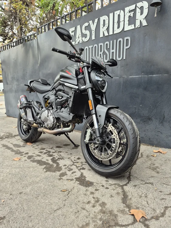 MONSTER PLUS usada Santiago frontal tres cuartos