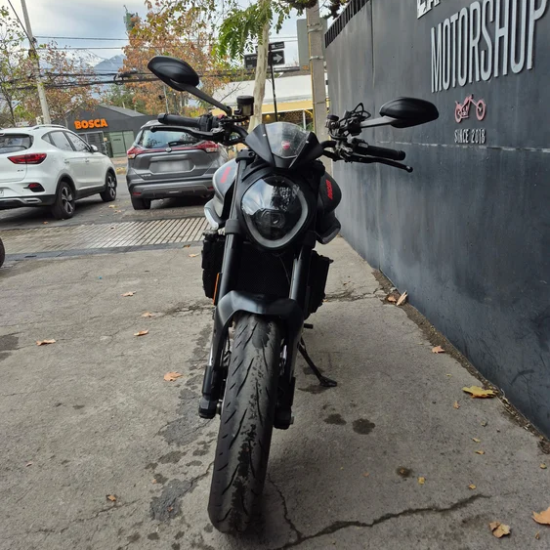 MONSTER PLUS usada Santiago vista frontal
