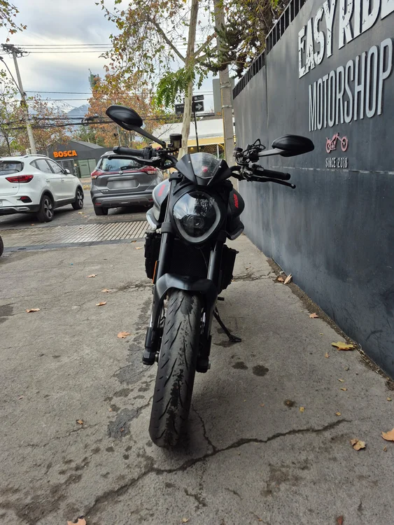 MONSTER PLUS usada Santiago vista frontal