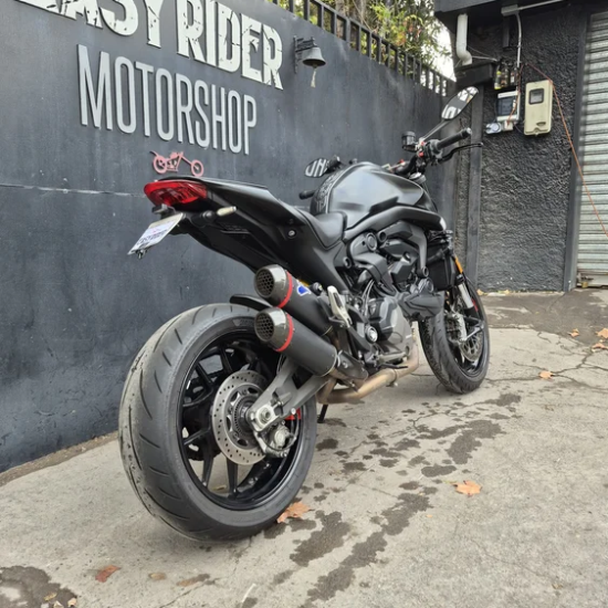 MONSTER PLUS usada Santiago vista trasera