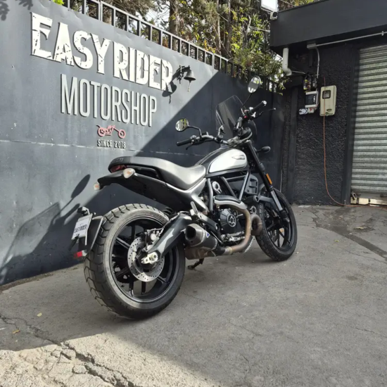 SCRAMBLER 800 DARK usada Santiago trasera lateral