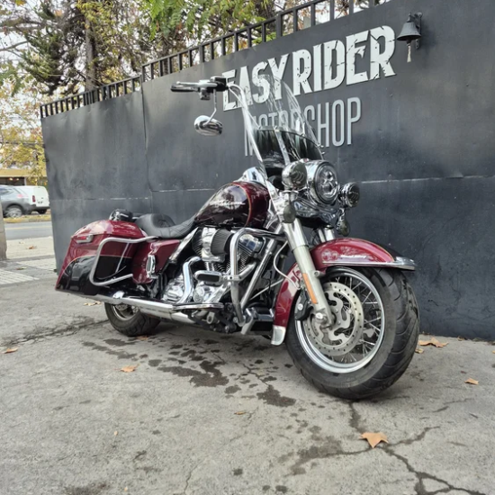 FLHRC ROAD KING CLASSIC 1690CC usada Santiago frontal tres cuartos
