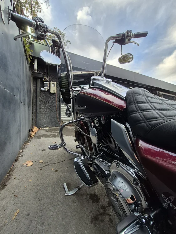 FLHRC ROAD KING CLASSIC 1690CC usada Santiago perfil lateral Easy Rider Motorshop