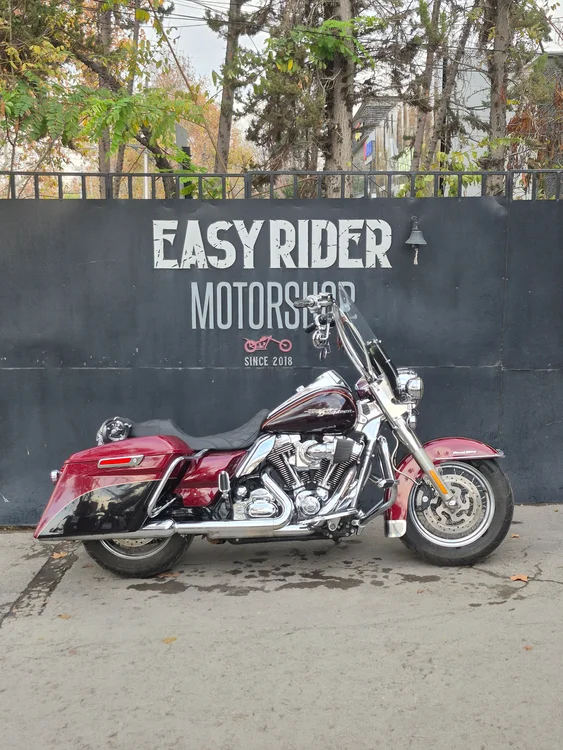 FLHRC ROAD KING CLASSIC 1690CC usada Santiago perfil lateral Easy Rider Motorshop