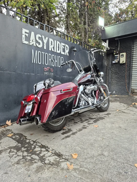 FLHRC ROAD KING CLASSIC 1690CC usada Santiago vista trasera