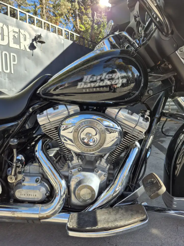 FLHT ELECTRA GLIDE 1584 CC usada Santiago detalle depósito gráficas