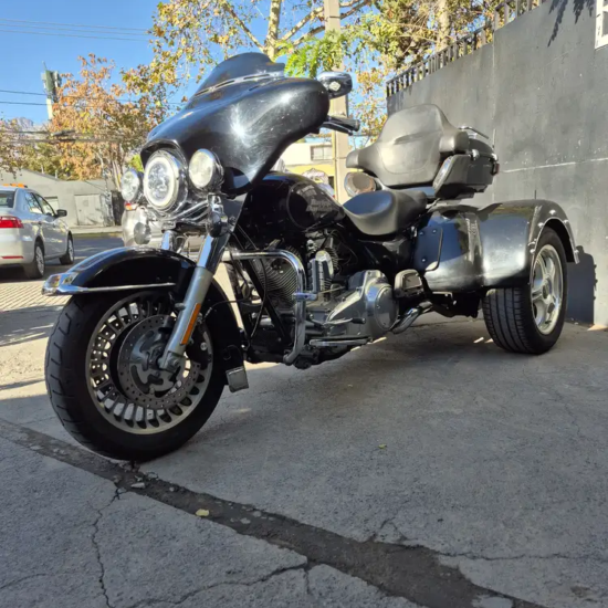 FLHT ELECTRA GLIDE 1584 CC usada Santiago frontal tres cuartos