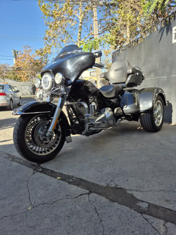 FLHT ELECTRA GLIDE 1584 CC usada Santiago frontal tres cuartos