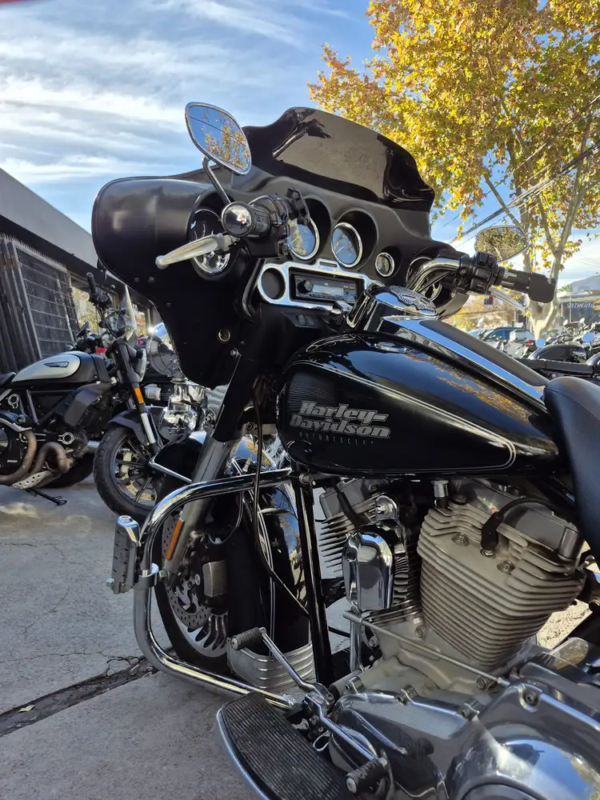 FLHT ELECTRA GLIDE 1584 CC usada Santiago frontal tres cuartos