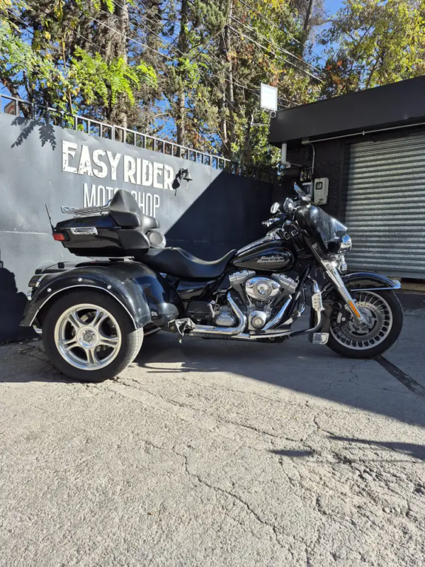 HARLEY DAVIDSON FLHT ELECTRA GLIDE 1584 CC 2010 usada — perfil FLHT ELECTRA GLIDE 1584 CC usada Santiago perfil lateral Easy Rider Motorshop