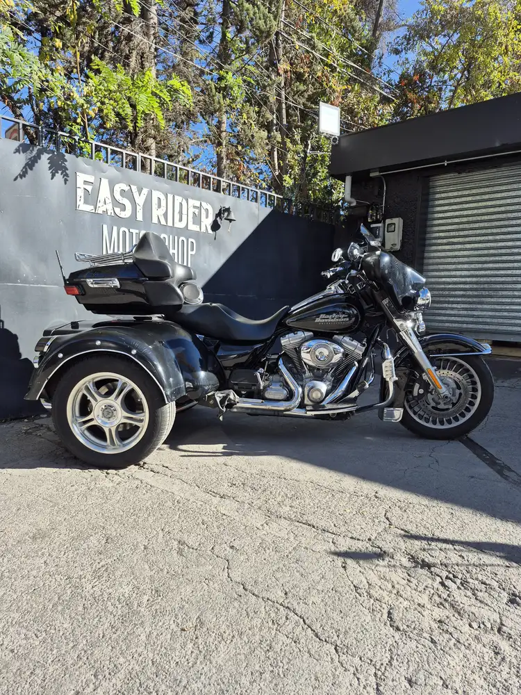 FLHT ELECTRA GLIDE 1584 CC usada Santiago perfil lateral Easy Rider Motorshop