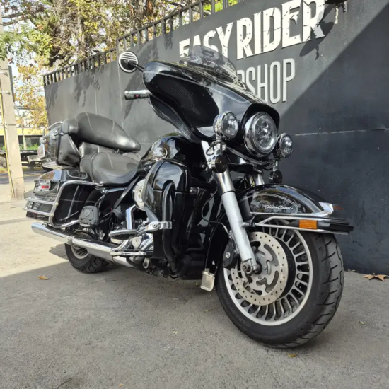 FLHTCU ULTRA CLASSIC 1690CC usada Santiago frontal tres cuartos