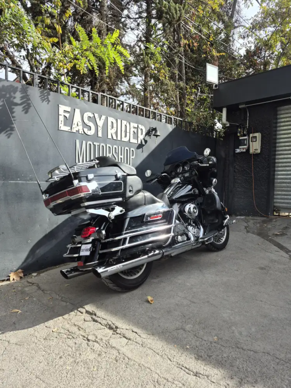 FLHTCU ULTRA CLASSIC 1690CC usada Santiago vista trasera