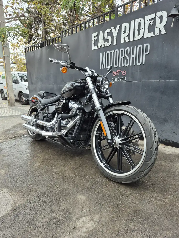 FXBR BREAKOUT 1745CC usada Santiago frontal tres cuartos