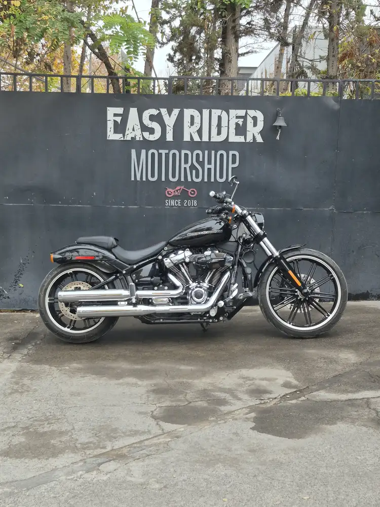 FXBR BREAKOUT 1745CC usada Santiago perfil lateral Easy Rider Motorshop