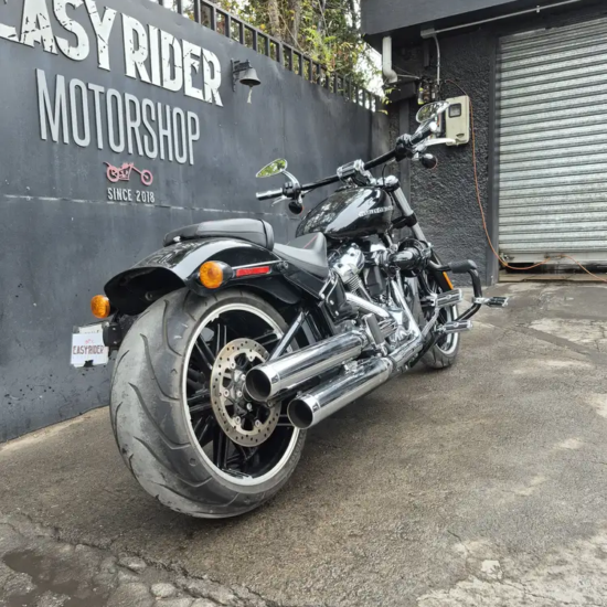 FXBR BREAKOUT 1745CC usada Santiago vista trasera