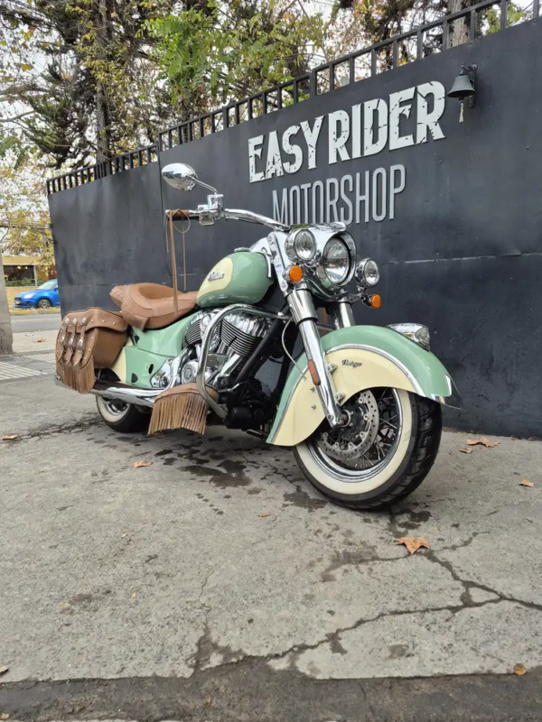 CHIEF VINTAGE 1811CC usada Santiago frontal tres cuartos