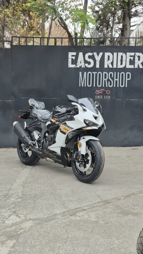 NINJA ZX-6R usada Santiago frontal tres cuartos