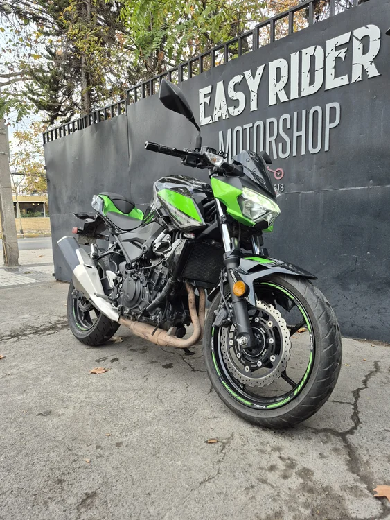 Z 400 usada Santiago frontal tres cuartos