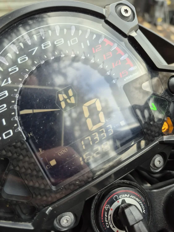 odómetro Z 400 usada Santiago 17.000 km verificados