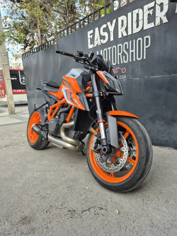 1290 SUPERDUKE 1301CC usada Santiago frontal tres cuartos