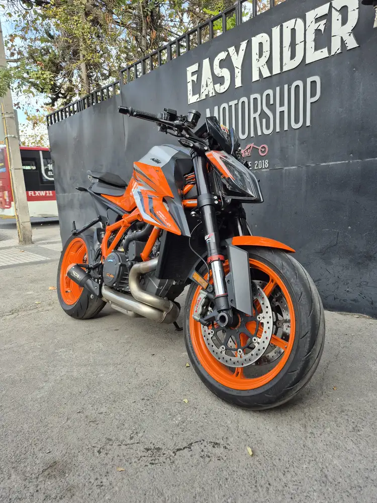 1290 SUPERDUKE 1301CC usada Santiago frontal tres cuartos