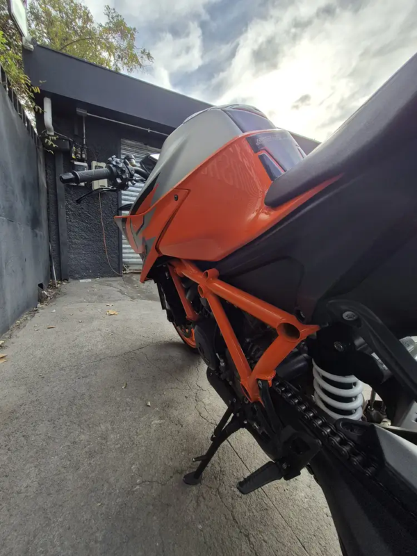 1290 SUPERDUKE 1301CC usada Santiago vista trasera