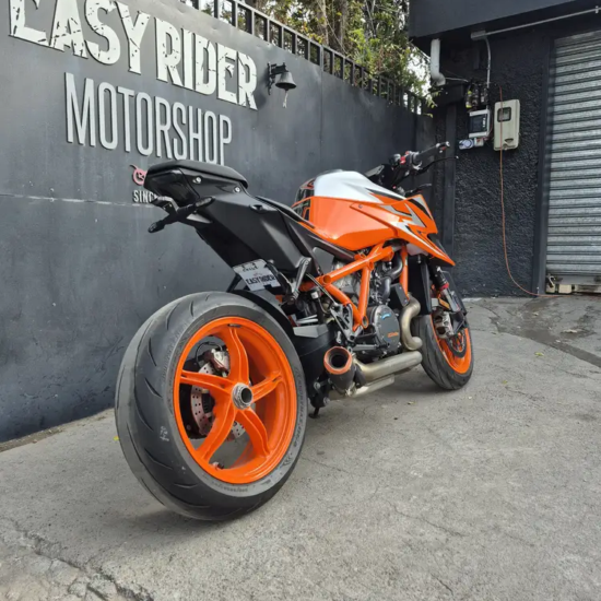 1290 SUPERDUKE 1301CC usada Santiago vista trasera