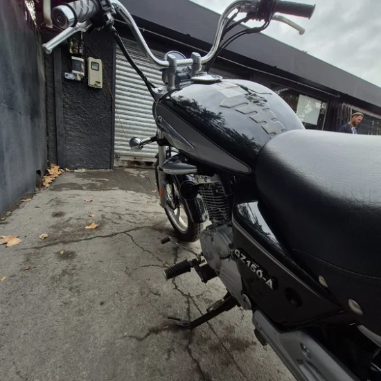 GZ150 usada Santiago perfil lateral Easy Rider Motorshop