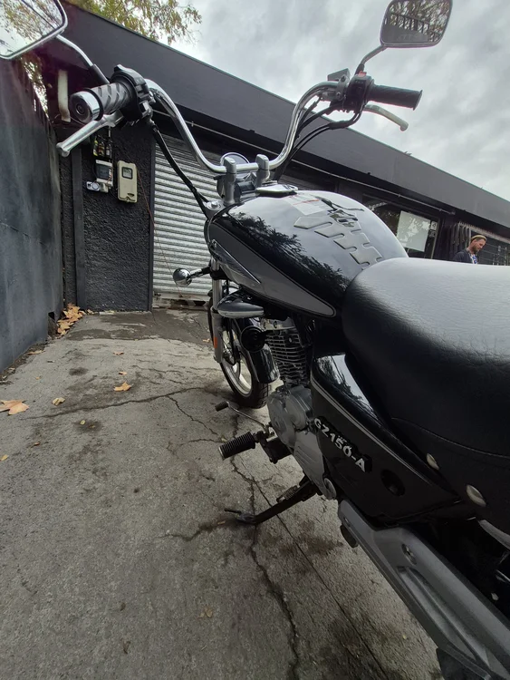GZ150 usada Santiago perfil lateral Easy Rider Motorshop