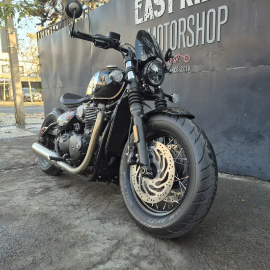 BONNEVILLE BOBBER 1200CC usada Santiago frontal tres cuartos