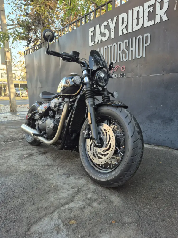 BONNEVILLE BOBBER 1200CC usada Santiago frontal tres cuartos
