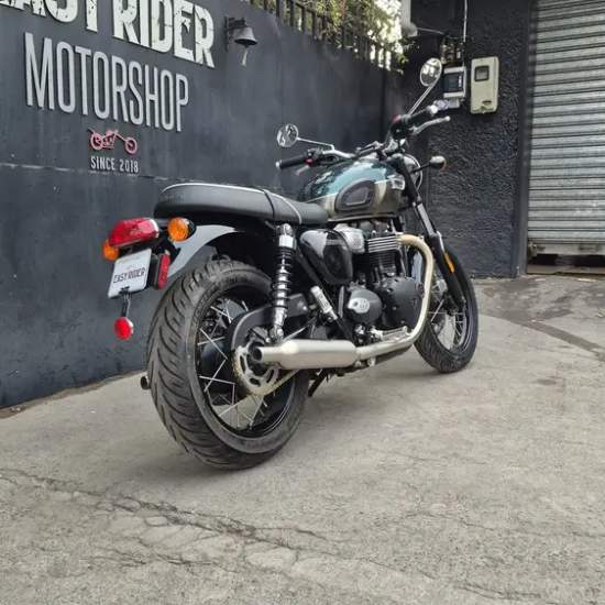 BONNEVILLE T100 900CC usada Santiago trasera lateral