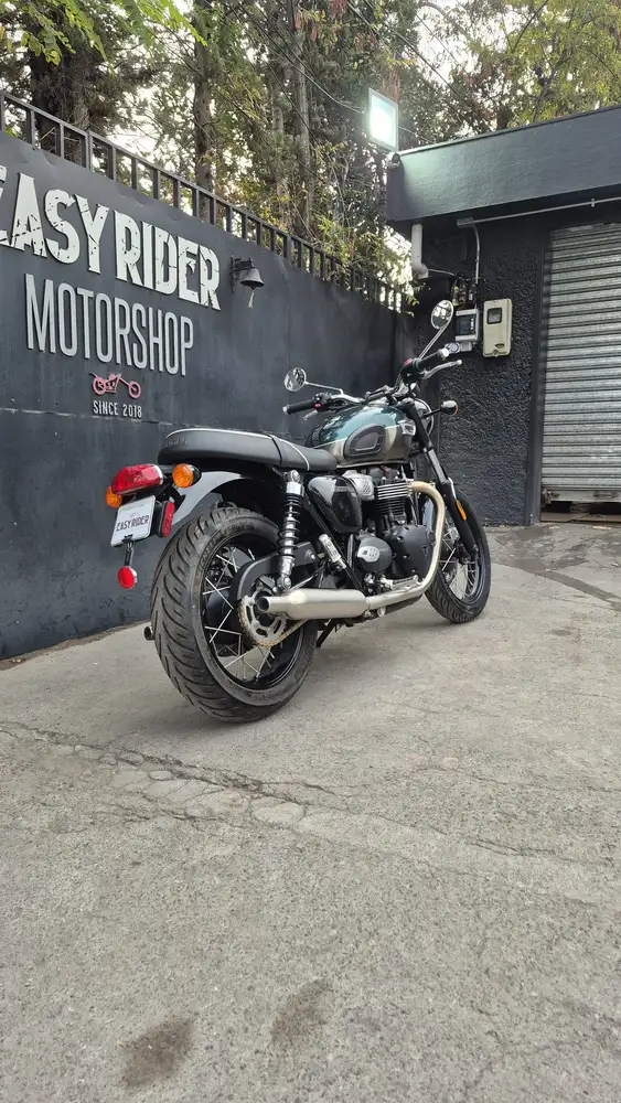 BONNEVILLE T100 900CC usada Santiago trasera lateral