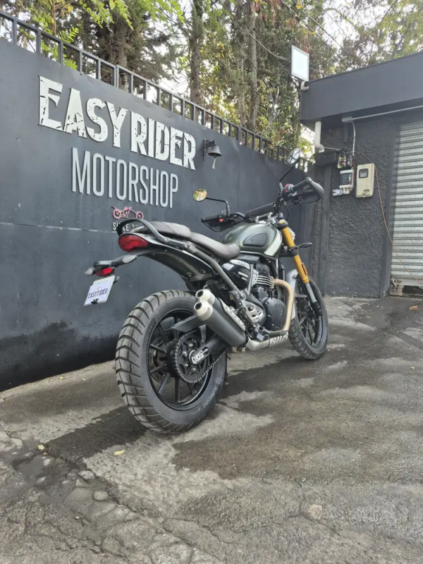SCRAMBLER 400 usada Santiago vista trasera