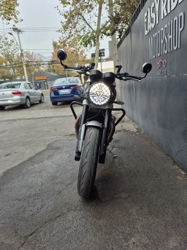 SPEED TWIN 1200 CC usada Santiago vista frontal