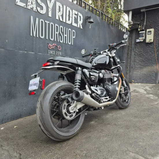 SPEED TWIN 1200 CC usada Santiago vista trasera