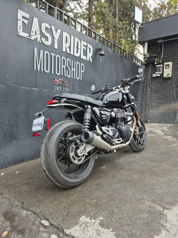 SPEED TWIN 1200 CC usada Santiago vista trasera