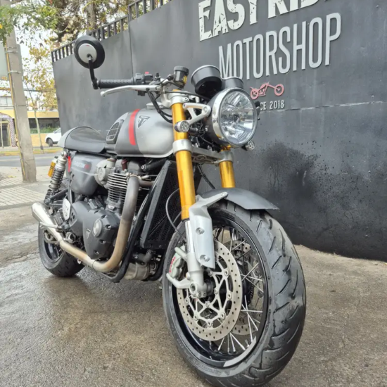 THRUXTON 1200CC usada Santiago frontal tres cuartos