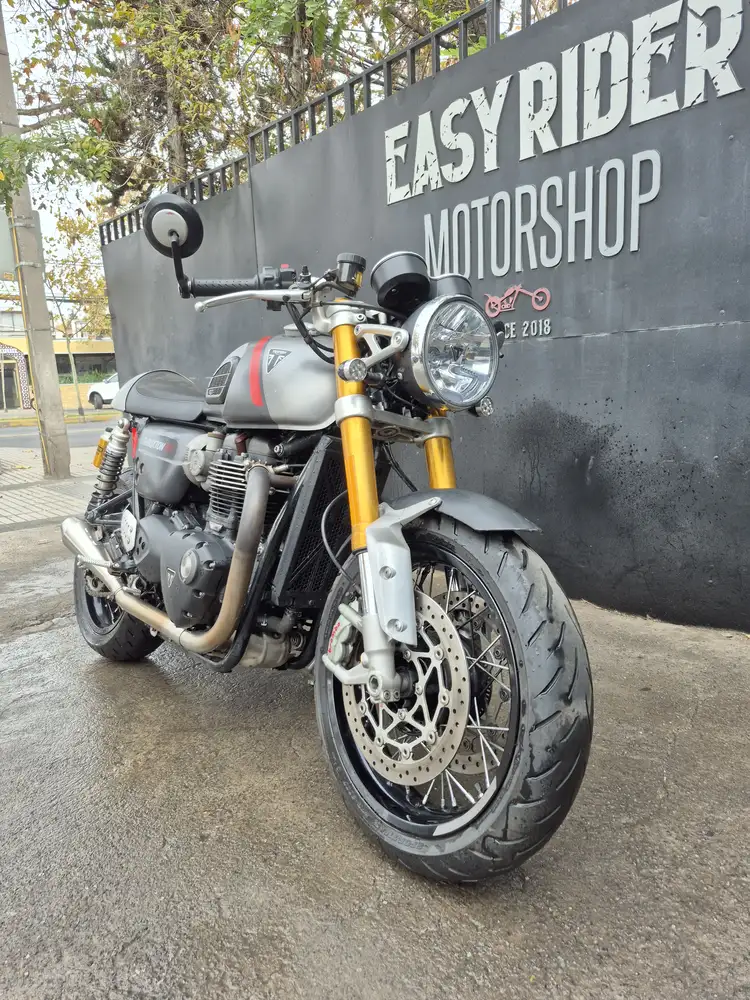 THRUXTON 1200CC usada Santiago frontal tres cuartos