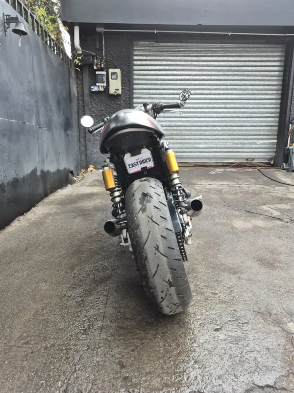 THRUXTON 1200CC usada Santiago vista trasera