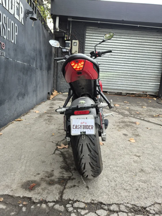 TRIDENT 660 usada Santiago vista trasera