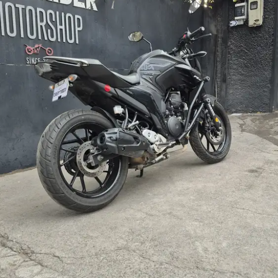 FZ 250 usada Santiago vista trasera