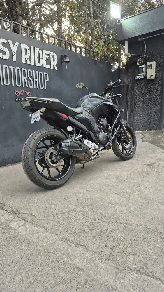 FZ 250 usada Santiago vista trasera